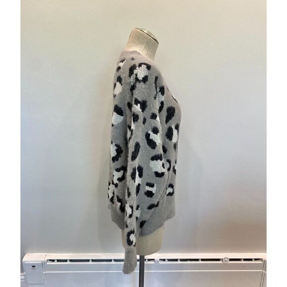 Very J Gray Leopard Print Sweater Size S - Picture 2 of 4